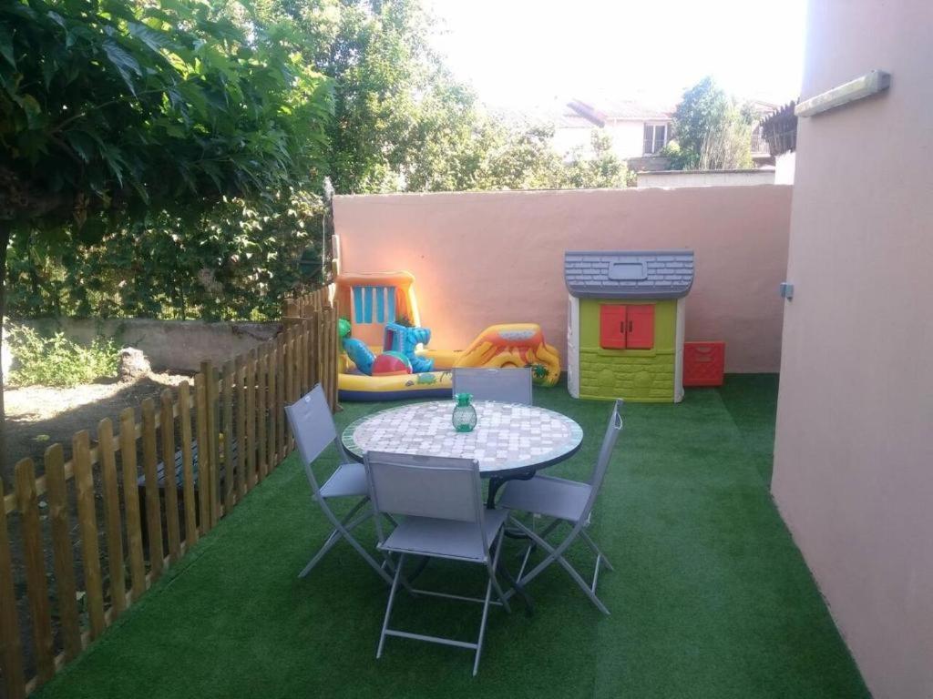 Appartement 60M2 Rdc Avec Jardin Saint-Genis-des-Fontaines ภายนอก รูปภาพ